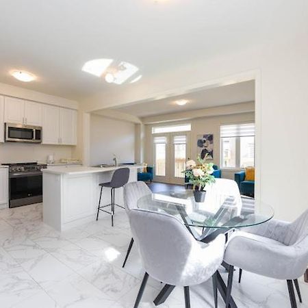 Stylish Home In Waterdown Hamilton Bagian luar foto