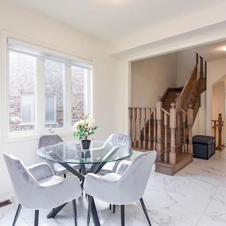 Stylish Home In Waterdown Hamilton Bagian luar foto