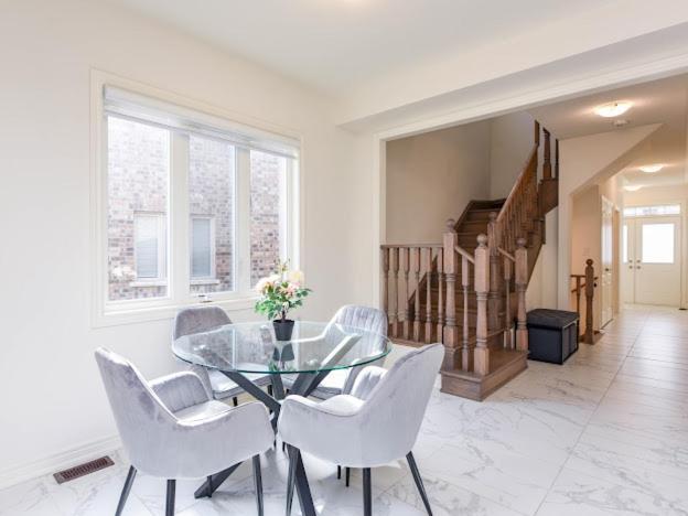 Stylish Home In Waterdown Hamilton Bagian luar foto